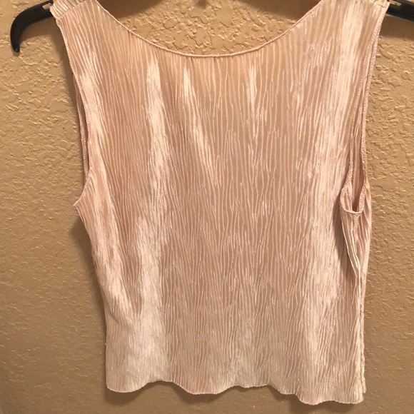 Very gently worn L.A.II gold polyester top. Silk feel.  Lightweight. Great shape - Picture 3 of 9